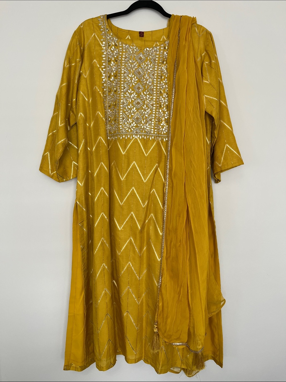 Women’s 3 pc Indian Suit Yellow Silver Sz Medium - Large with Pants & Dupatta
